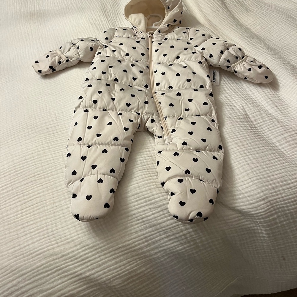 Old navy brand new Cream Heart-Print Kids Footie snow suit